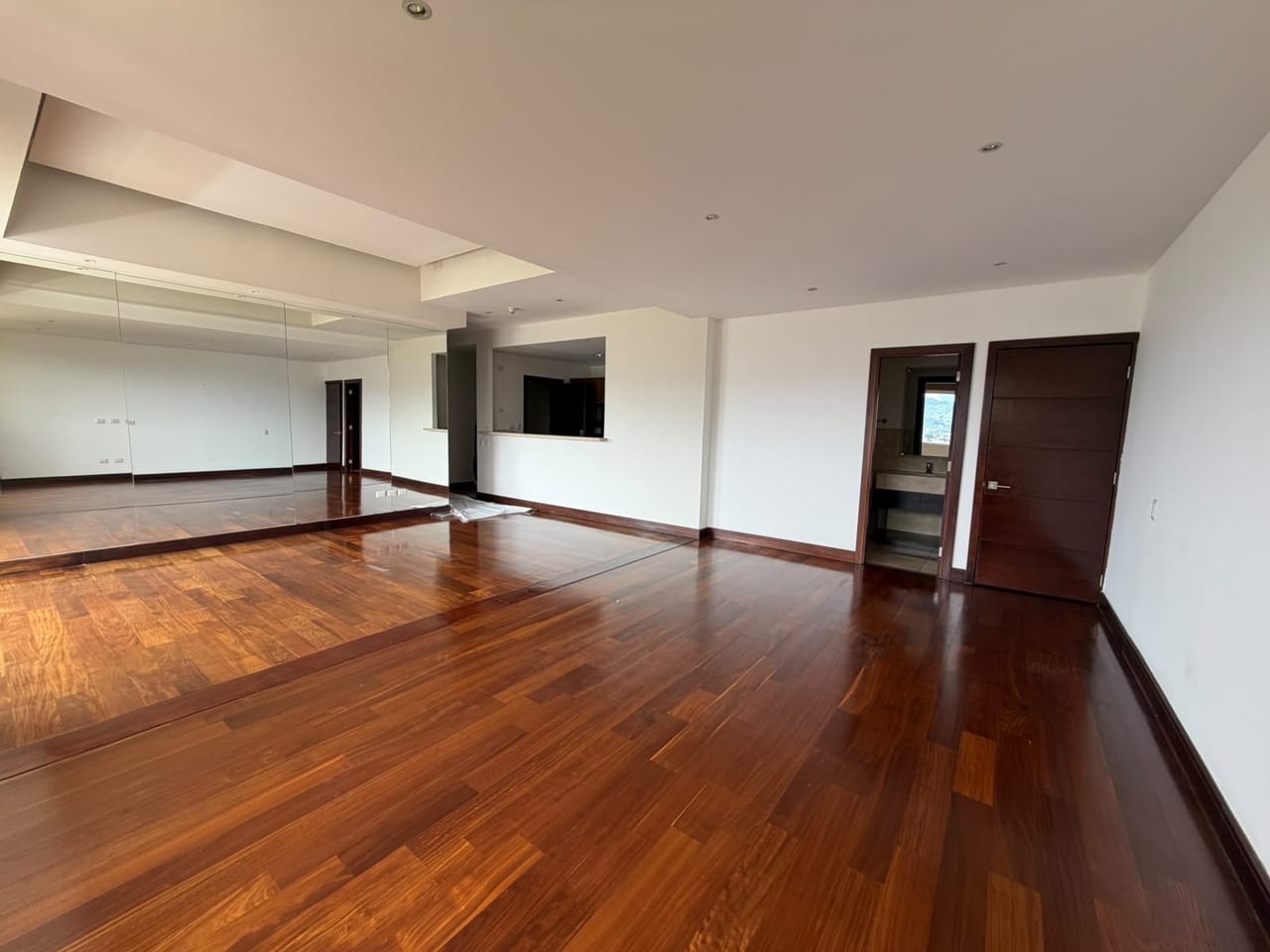 Apartamento en Renta | Edificio Tiffany – Zona 14 — Apartamento en Alquiler en Zona 14, Guatemala, Ciudad — foto 10 de 16