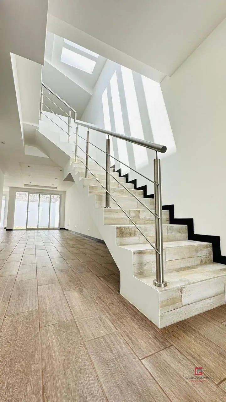 Moderna Casa en Venta Sector B1 San Cristóbal — Casa en Venta en Zona 8 Mixco, Guatemala, Ciudad — foto 7 de 16