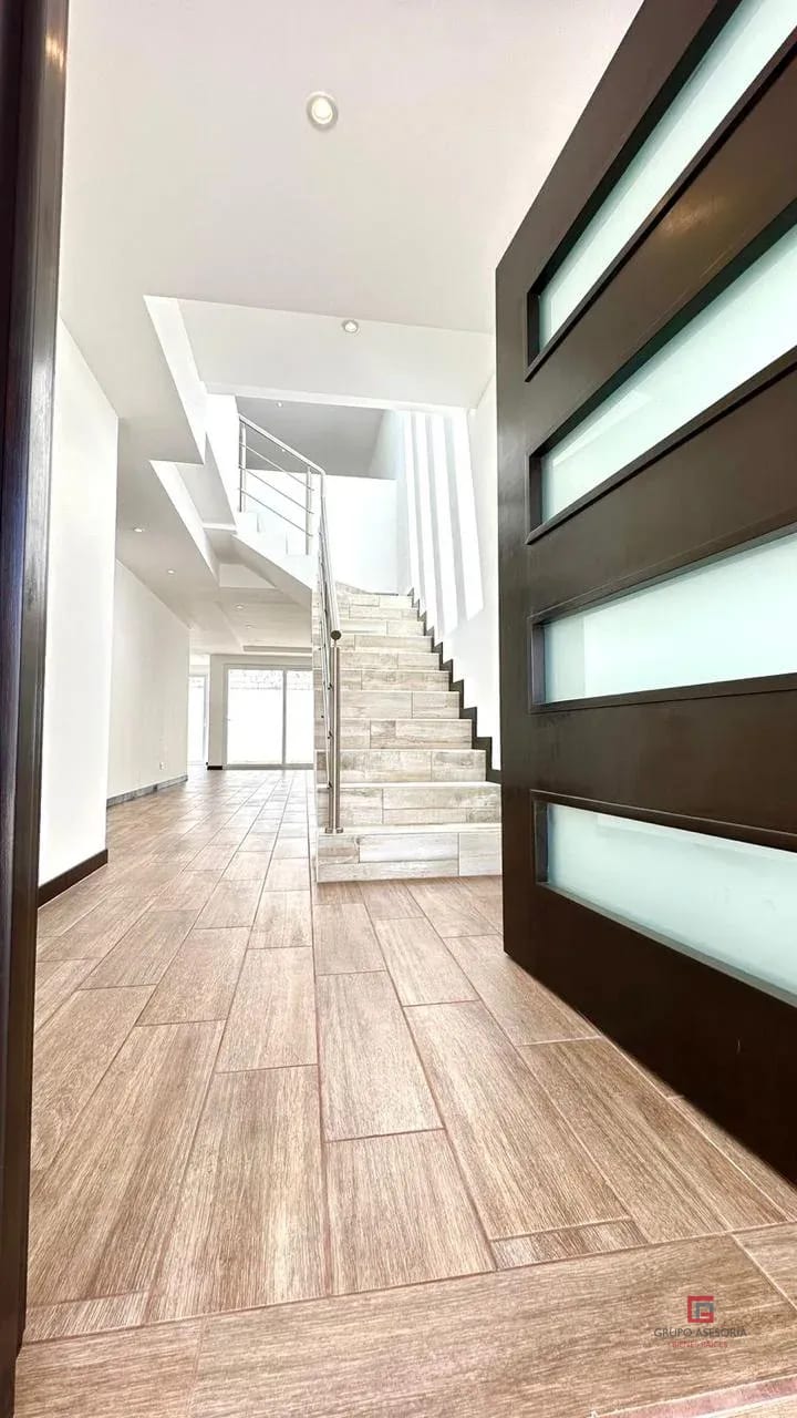 Moderna Casa en Venta Sector B1 San Cristóbal — Casa en Venta en Zona 8 Mixco, Guatemala, Ciudad — foto 2 de 16