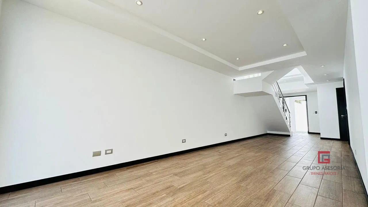 Moderna Casa en Venta Sector B1 San Cristóbal — Casa en Venta en Zona 8 Mixco, Guatemala, Ciudad — foto 14 de 16
