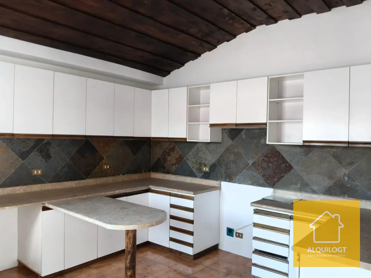 Amplio Apartamento en Segundo Nivel de Casa San Cristobal Mixco — Apartamento en Alquiler en Vista al Valle, Zona 8 Mixco, Guatemala, Ciudad — foto 3 de 17