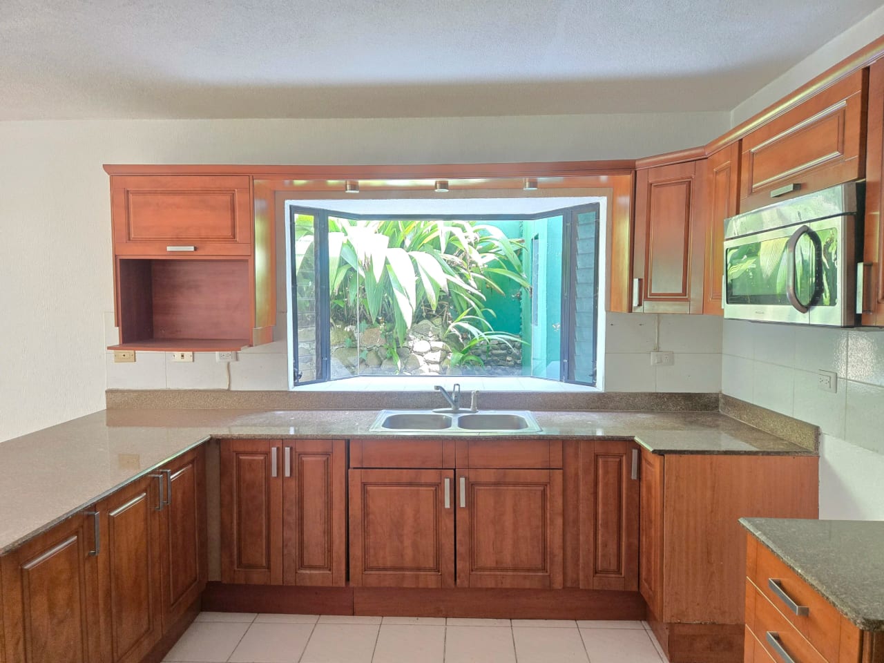 Preciosa casa en venta en Condominio la Encantada, km 12 Carretera El Salvador. — Casa en Venta en Carretera a El Salvador, Guatemala, Ciudad — foto 10 de 13