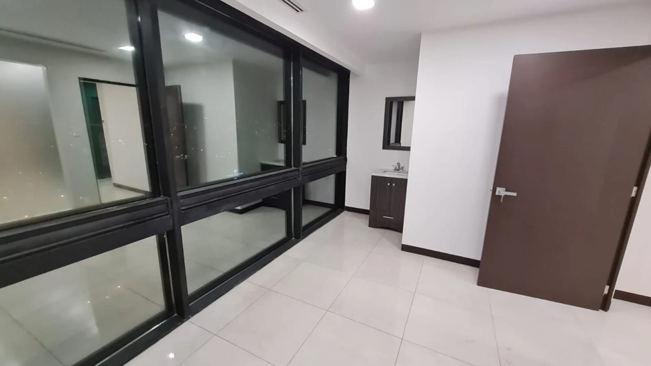 Clinicas Pequeñas en Renovati Zona 10 — Clínica en Alquiler en Renovati, Zona 10, Guatemala, Ciudad — foto 5 de 8