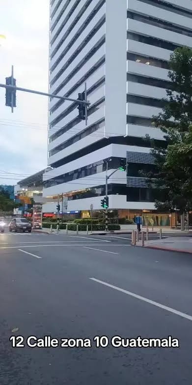 Oficina en Edificio Geminis 10 — Oficina en Alquiler en Géminis 10, Zona 10, Guatemala, Ciudad — foto 1 de 1