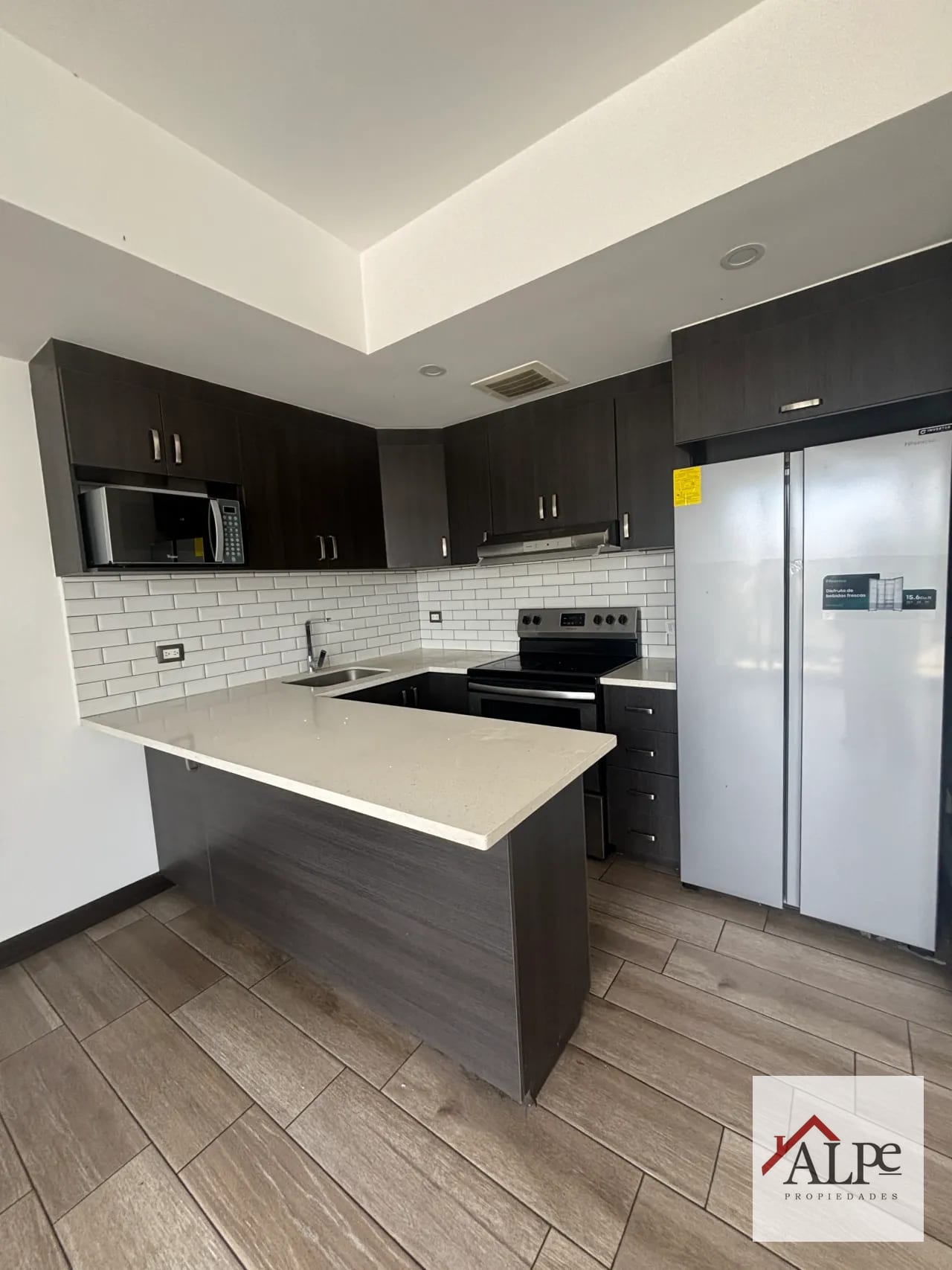 Apartamento en Renta con Ubicación Premium | Inicio de Av. Las Américas, Zona 13 — Apartamento en Alquiler en Tres15, Zona 13, Guatemala, Ciudad — foto 3 de 16