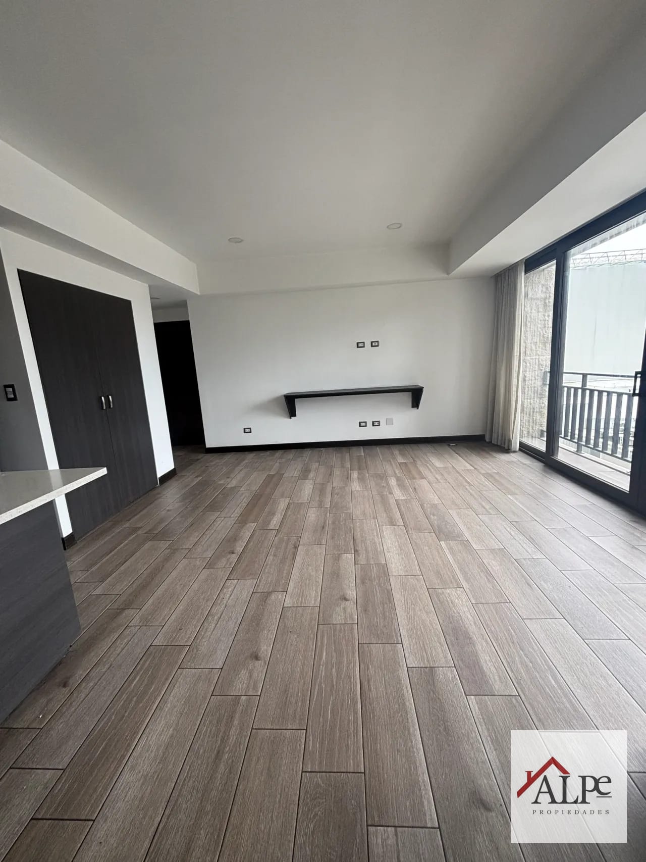 Apartamento en Renta con Ubicación Premium | Inicio de Av. Las Américas, Zona 13 — Apartamento en Alquiler en Tres15, Zona 13, Guatemala, Ciudad — foto 2 de 16