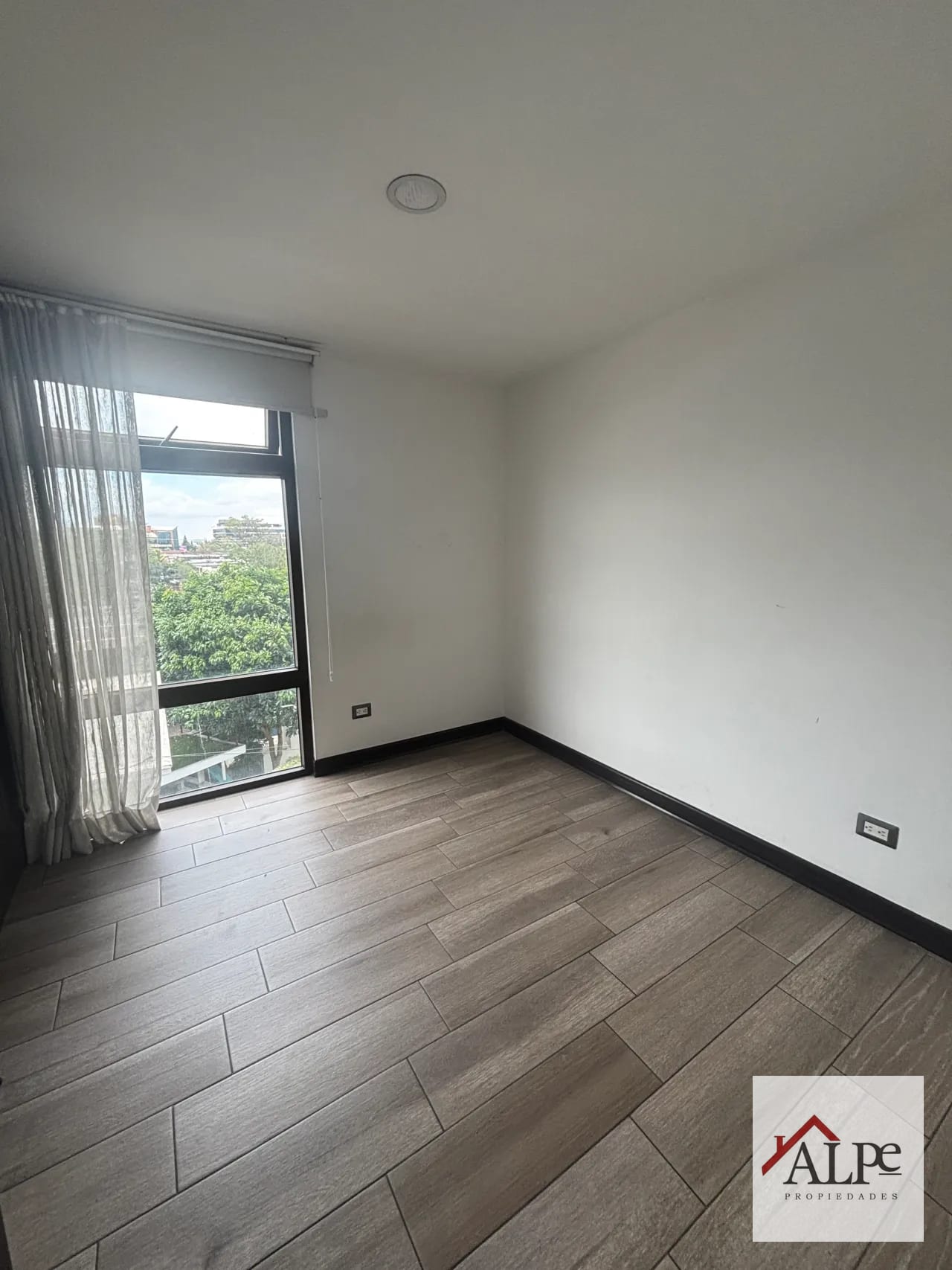 Apartamento en Renta con Ubicación Premium | Inicio de Av. Las Américas, Zona 13 — Apartamento en Alquiler en Tres15, Zona 13, Guatemala, Ciudad — foto 8 de 16