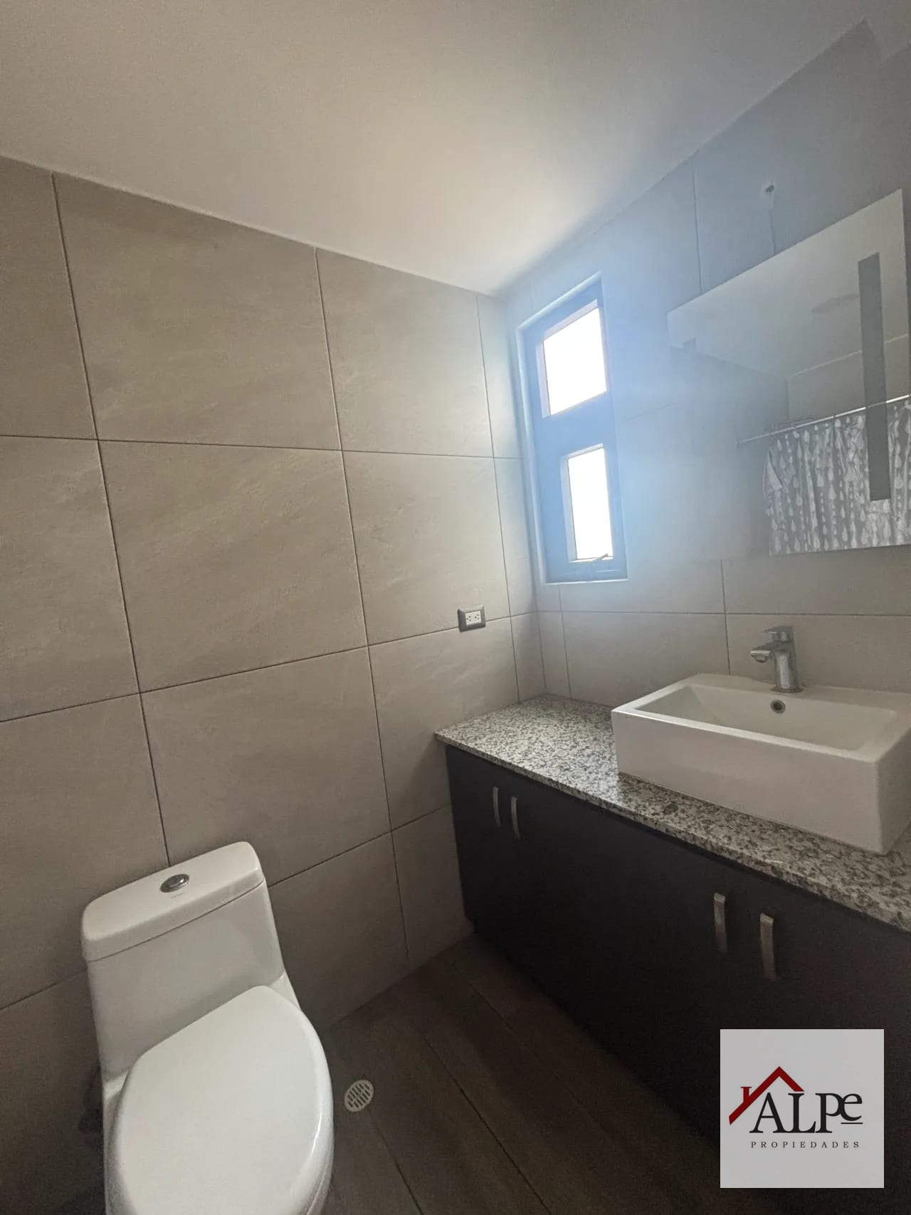 Apartamento en Renta con Ubicación Premium | Inicio de Av. Las Américas, Zona 13 — Apartamento en Alquiler en Tres15, Zona 13, Guatemala, Ciudad — foto 9 de 16