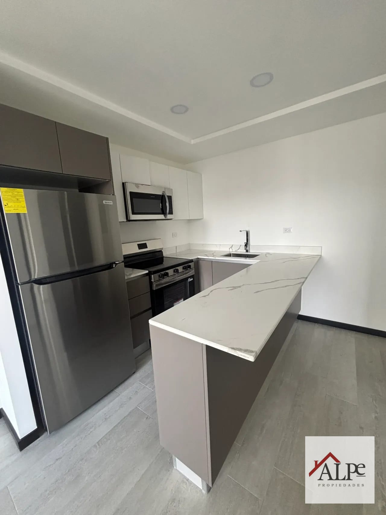 Apartamento Nivel Alto con Vista Garantizada y Acabados Top — Apartamento en Alquiler en Verdú, Zona 13, Guatemala, Ciudad — foto 2 de 15
