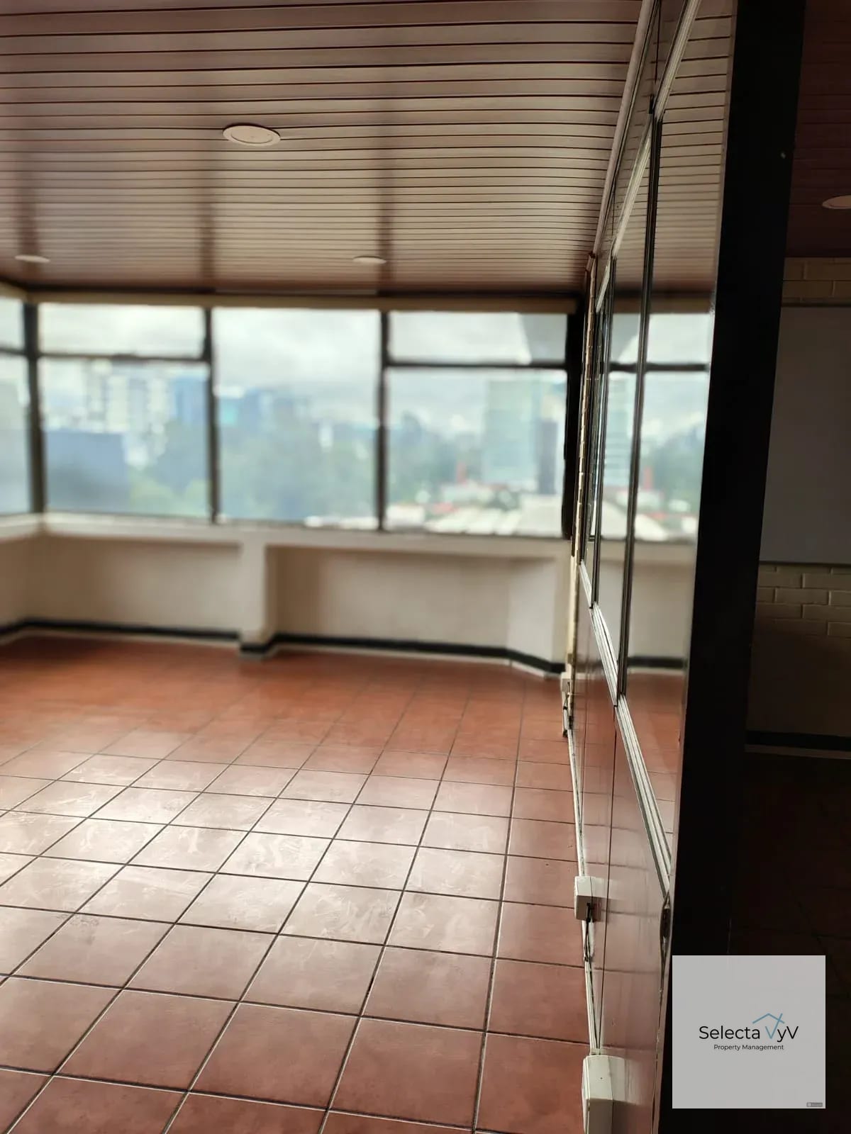 Oficina Edificio Reforma Montufar — Oficina en Alquiler en Zona 10, Guatemala, Ciudad — foto 2 de 17