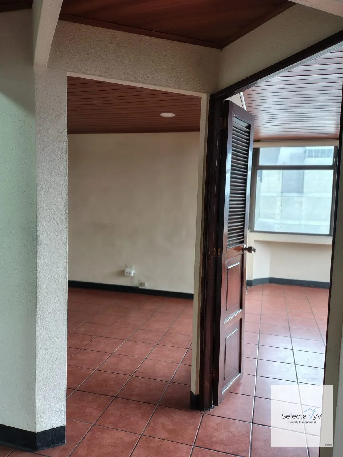 Oficina Edificio Reforma Montufar — Oficina en Alquiler en Zona 10, Guatemala, Ciudad — foto 13 de 17