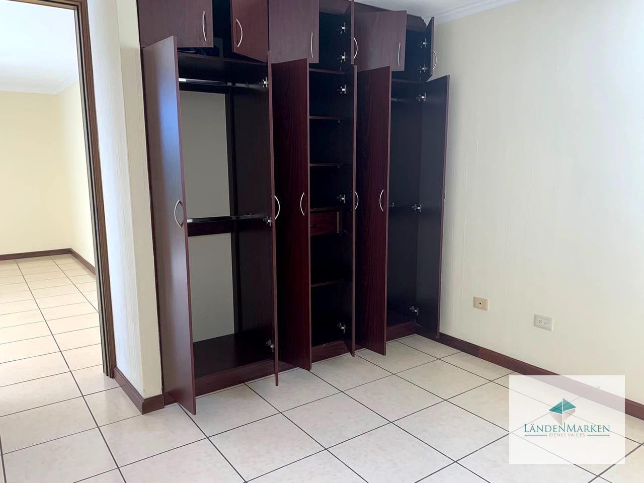 Alquiler de Casa Dentro de Condominio en Lomas de San Rafael CAES KM 16.5 — Casa en Alquiler en Lomas de San Rafael, Carretera a El Salvador, Guatemala, Ciudad — foto 5 de 17