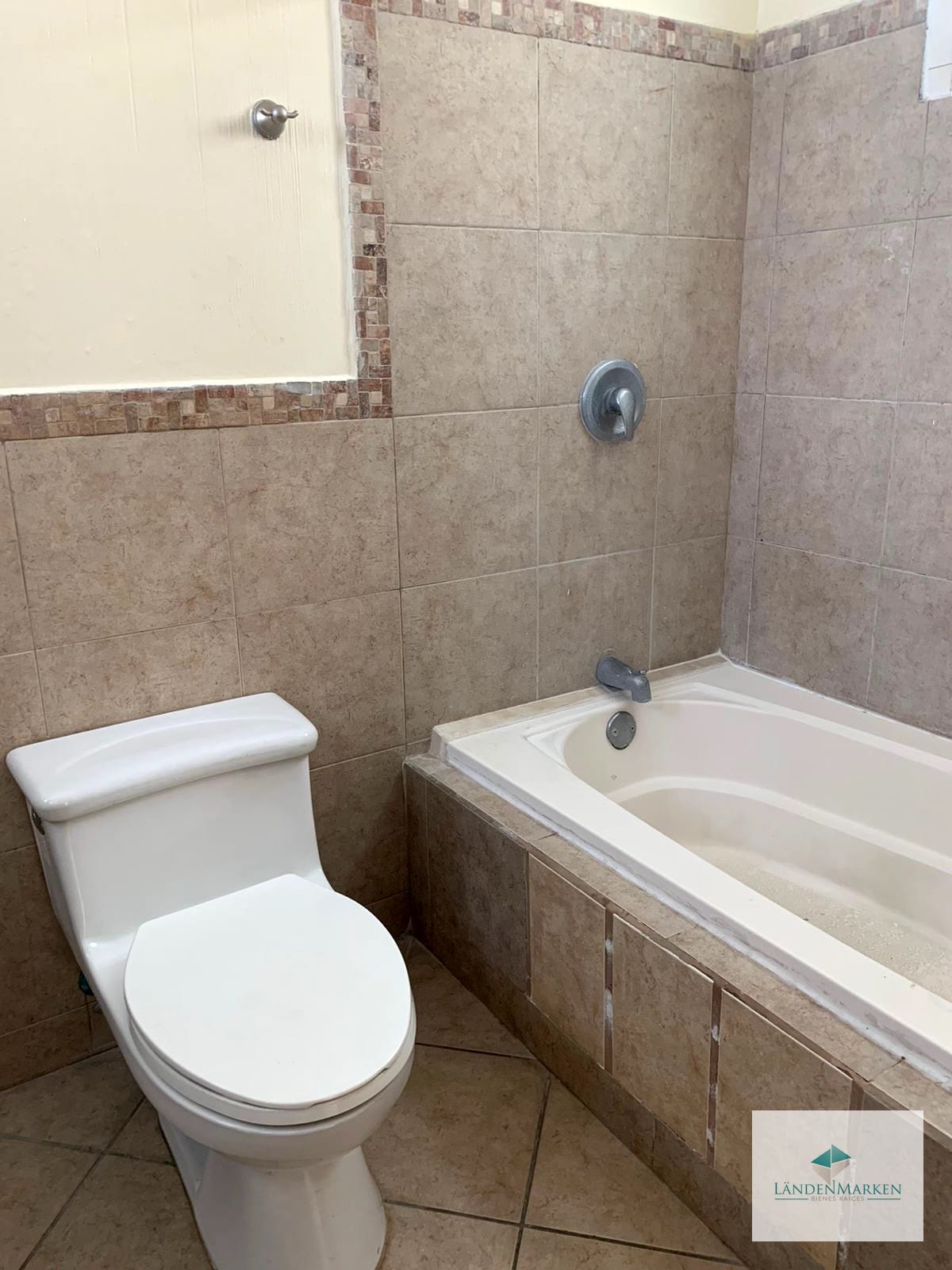 Alquiler de Casa Dentro de Condominio en Lomas de San Rafael CAES KM 16.5 — Casa en Alquiler en Lomas de San Rafael, Carretera a El Salvador, Guatemala, Ciudad — foto 7 de 17