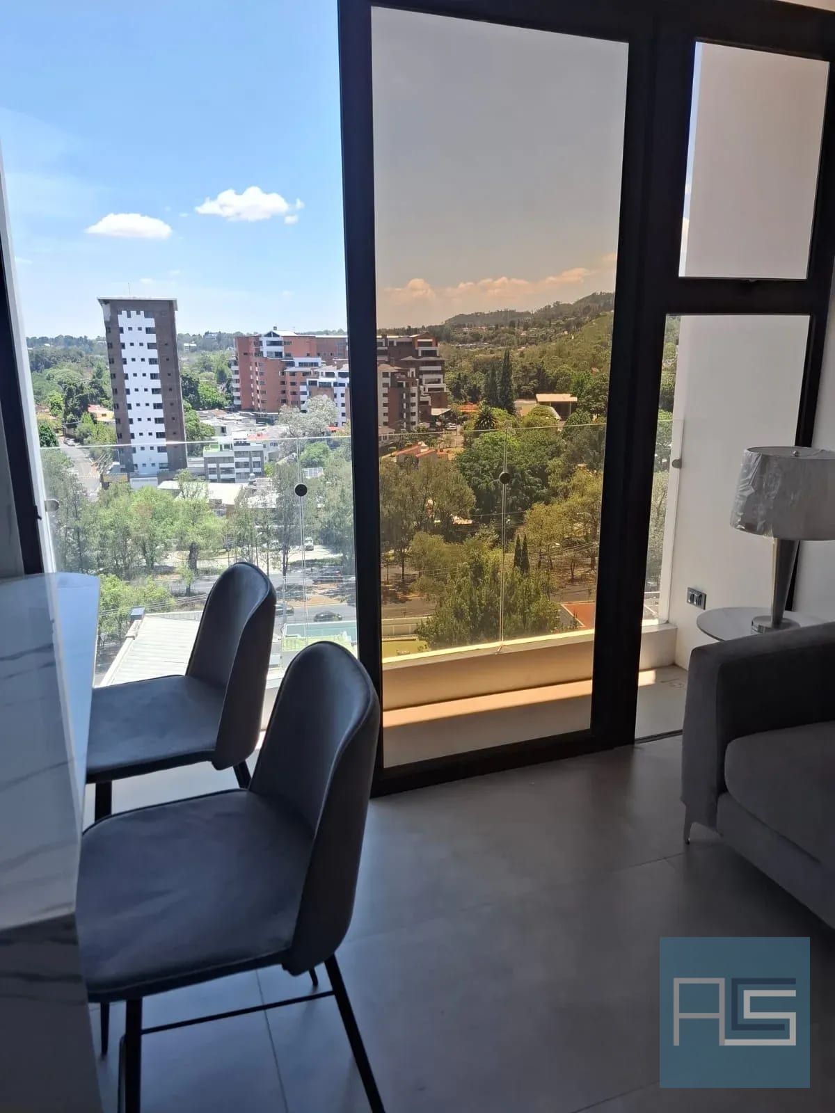Moderno e iluminado apartamento amueblado en Alquiler para estrenar en Vista Hermosa II — Apartamento en Alquiler en Arles, Zona 15, Guatemala, Ciudad — foto 3 de 16