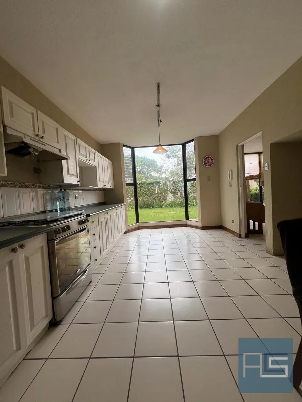 Amplia casa en Venta en Los Manantiales, Carretera a El Salvador (+1) — Casa en Venta en San José Pinula, Guatemala, Ciudad — foto 4 de 12