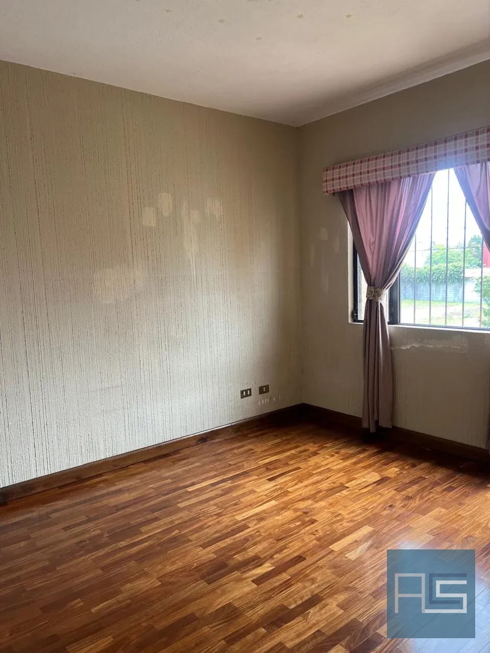Amplia casa en Venta en Los Manantiales, Carretera a El Salvador (+1) — Casa en Venta en San José Pinula, Guatemala, Ciudad — foto 9 de 12