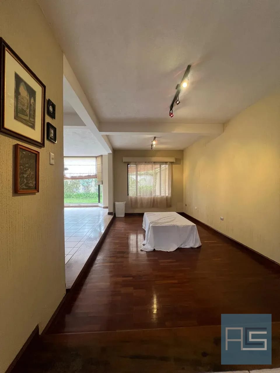 Amplia casa en Venta en Los Manantiales, Carretera a El Salvador (+1) — Casa en Venta en San José Pinula, Guatemala, Ciudad — foto 3 de 12