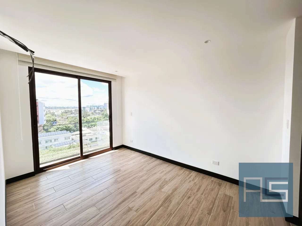 Apartamento de 2 habitaciones y estudio o sala familiar, nuevo muy iluminado, en Renta — Apartamento en Alquiler en Zona 13, Guatemala, Ciudad — foto 4 de 17