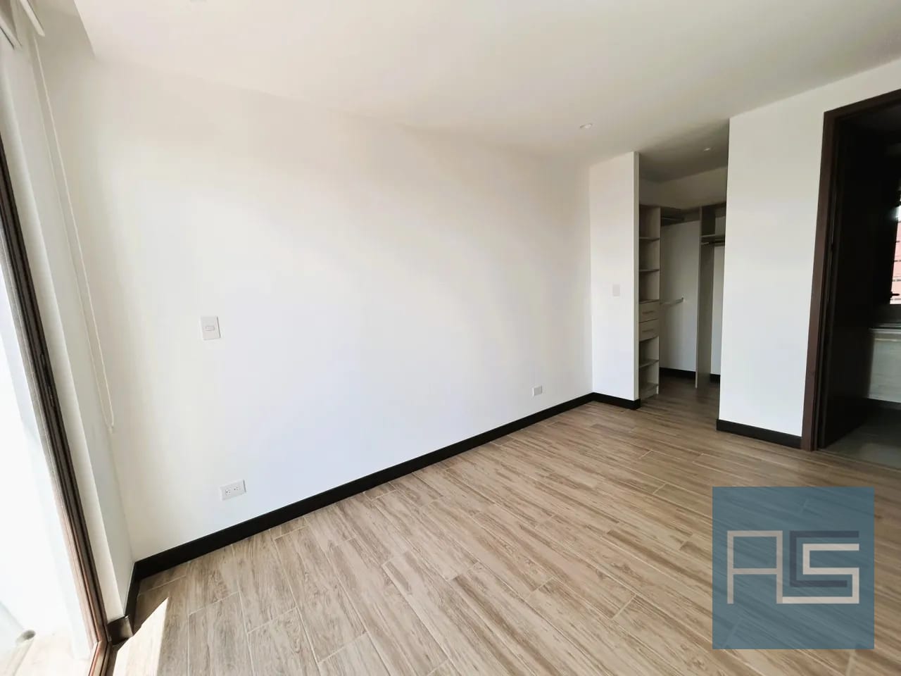 Apartamento de 2 habitaciones y estudio o sala familiar, nuevo muy iluminado, en Renta — Apartamento en Alquiler en Zona 13, Guatemala, Ciudad — foto 6 de 17