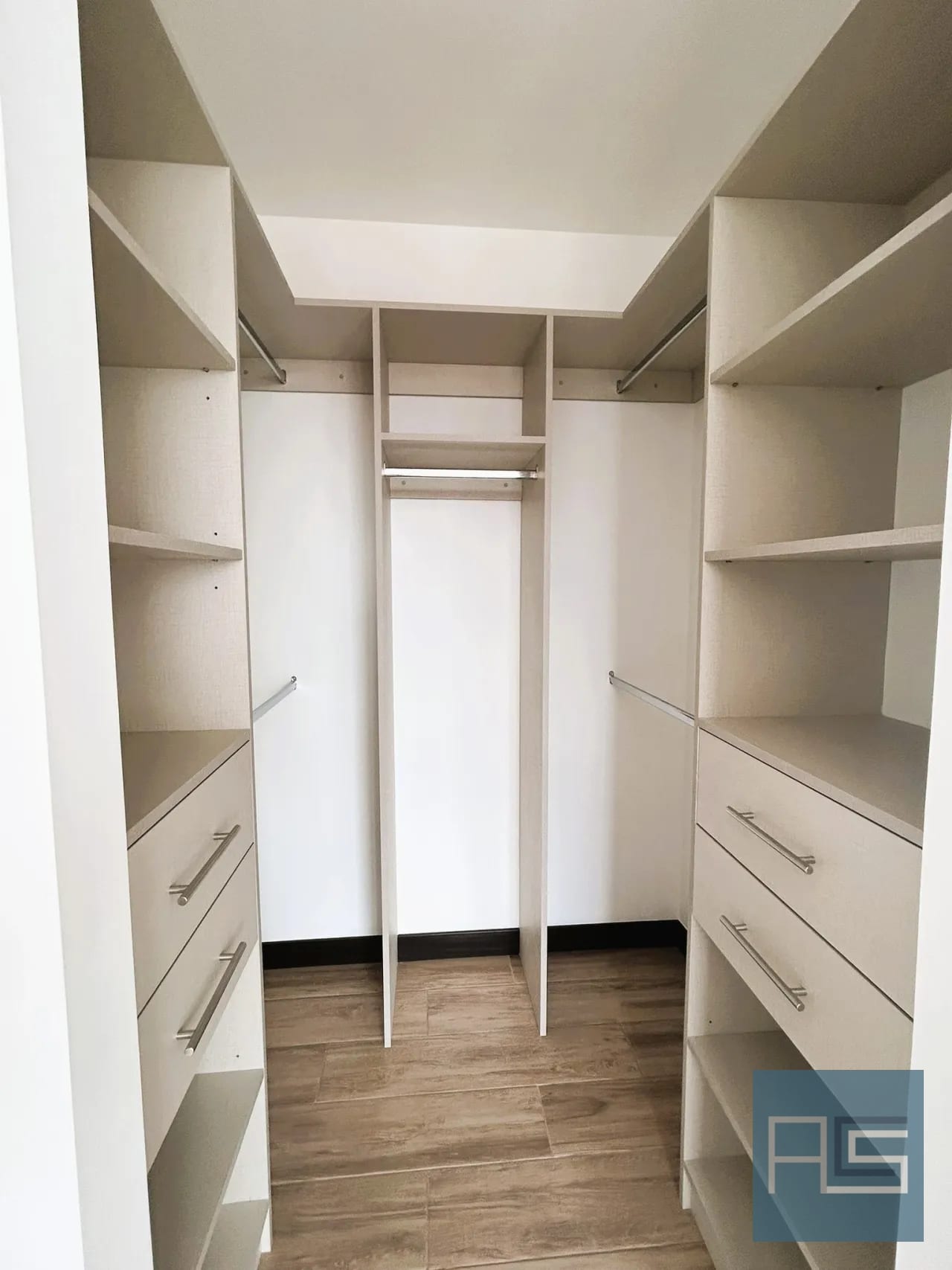 Apartamento de 2 habitaciones y estudio o sala familiar, nuevo muy iluminado, en Renta — Apartamento en Alquiler en Zona 13, Guatemala, Ciudad — foto 8 de 17
