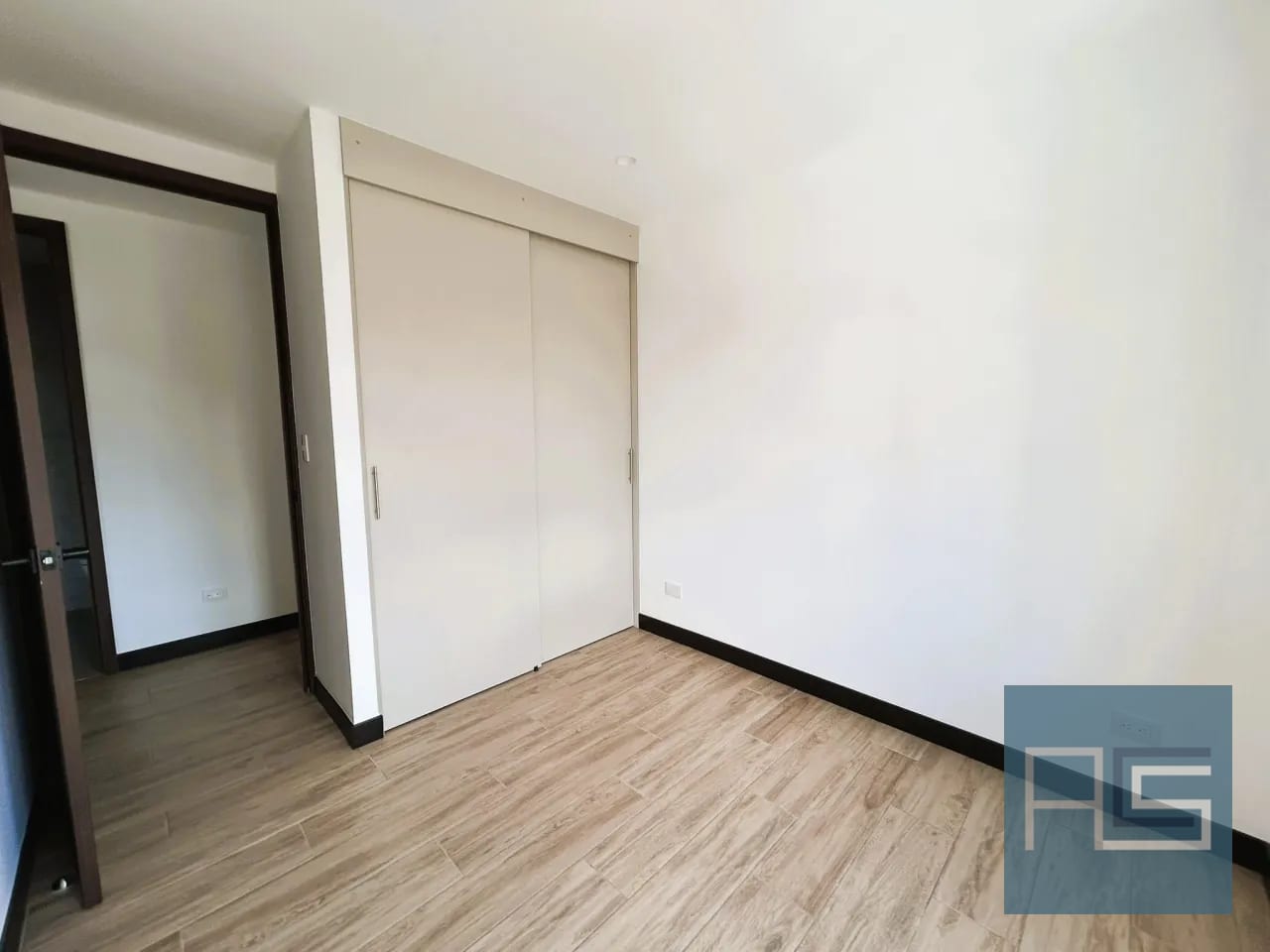 Apartamento de 2 habitaciones y estudio o sala familiar, nuevo muy iluminado, en Renta — Apartamento en Alquiler en Zona 13, Guatemala, Ciudad — foto 10 de 17