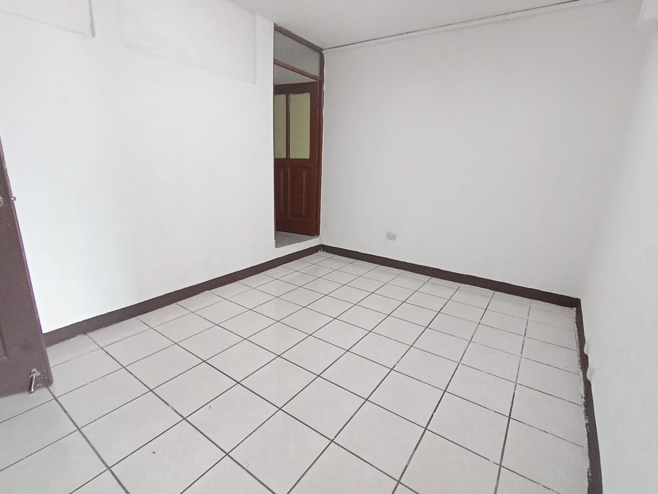 Oficina en renta - zona 10 — Oficina en Alquiler en Zona 10, Guatemala, Ciudad — foto 6 de 6
