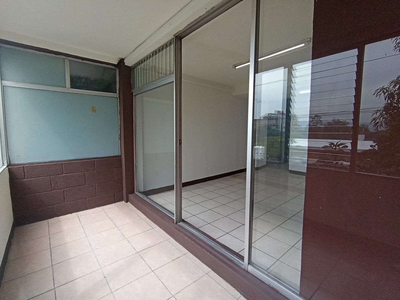 Oficina en renta - zona 10 — Oficina en Alquiler en Zona 10, Guatemala, Ciudad — foto 5 de 6