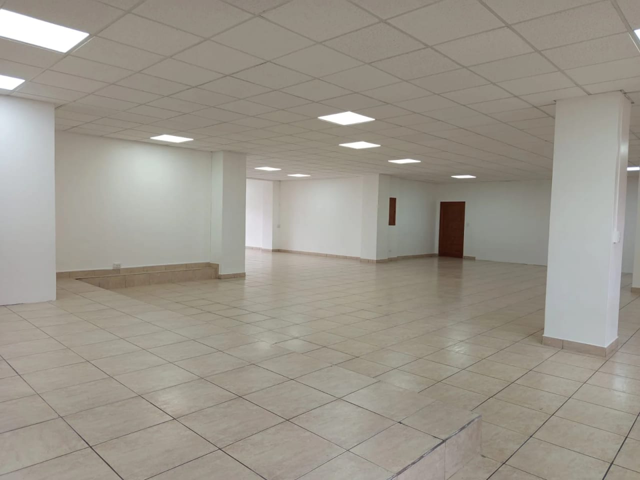 SE RENTA AMPLIA OFICINA CORPORATIVA DE 240 MT2 EN ZONA 13 — Oficina en Alquiler en Zona 13, Guatemala, Ciudad — foto 6 de 17