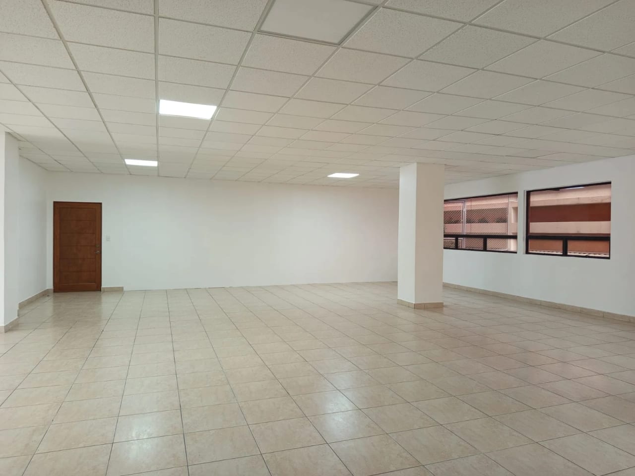 SE RENTA AMPLIA OFICINA CORPORATIVA DE 240 MT2 EN ZONA 13 — Oficina en Alquiler en Zona 13, Guatemala, Ciudad — foto 7 de 17