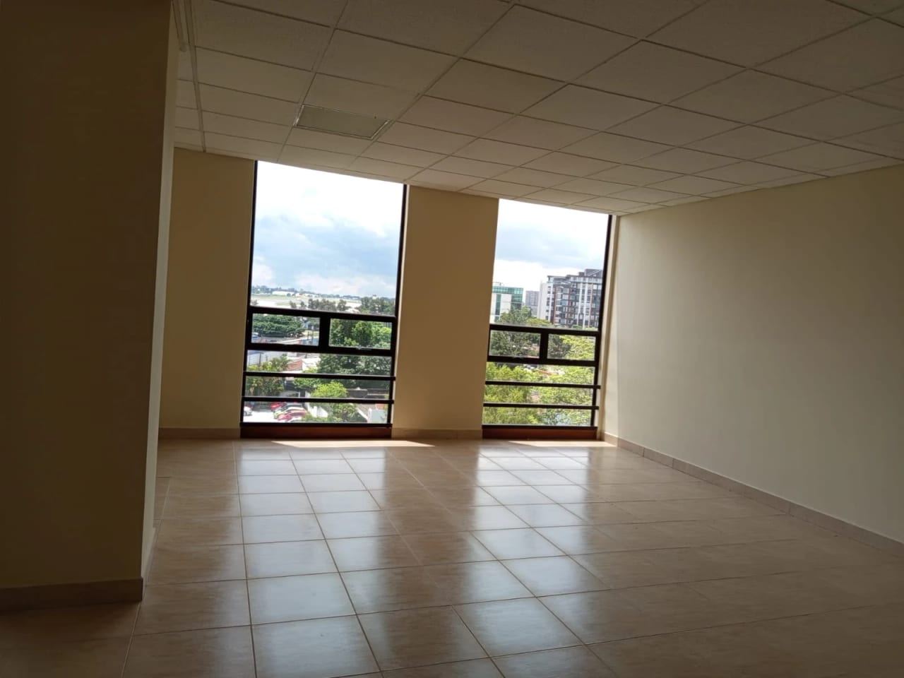 SE RENTA OFICINA EJECUTIVA – 181 MT2 EN EDIFICIO ZONA 13 — Oficina en Alquiler en Zona 13, Guatemala, Ciudad — foto 12 de 13