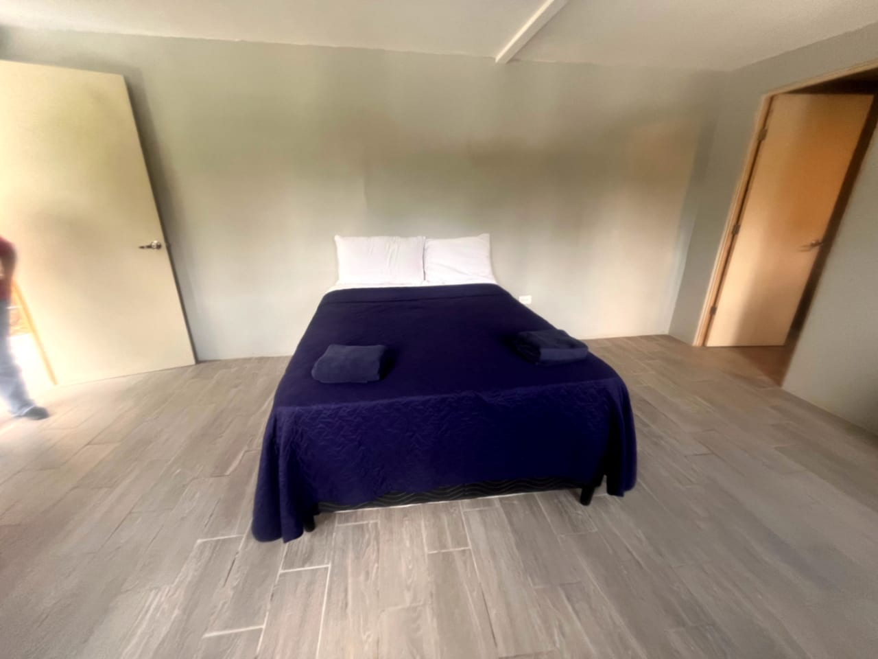 Apartamento Amueblado en Renta | Santander Zona 10 — Apartamento en Alquiler en Zona 10, Guatemala, Ciudad — foto 2 de 13