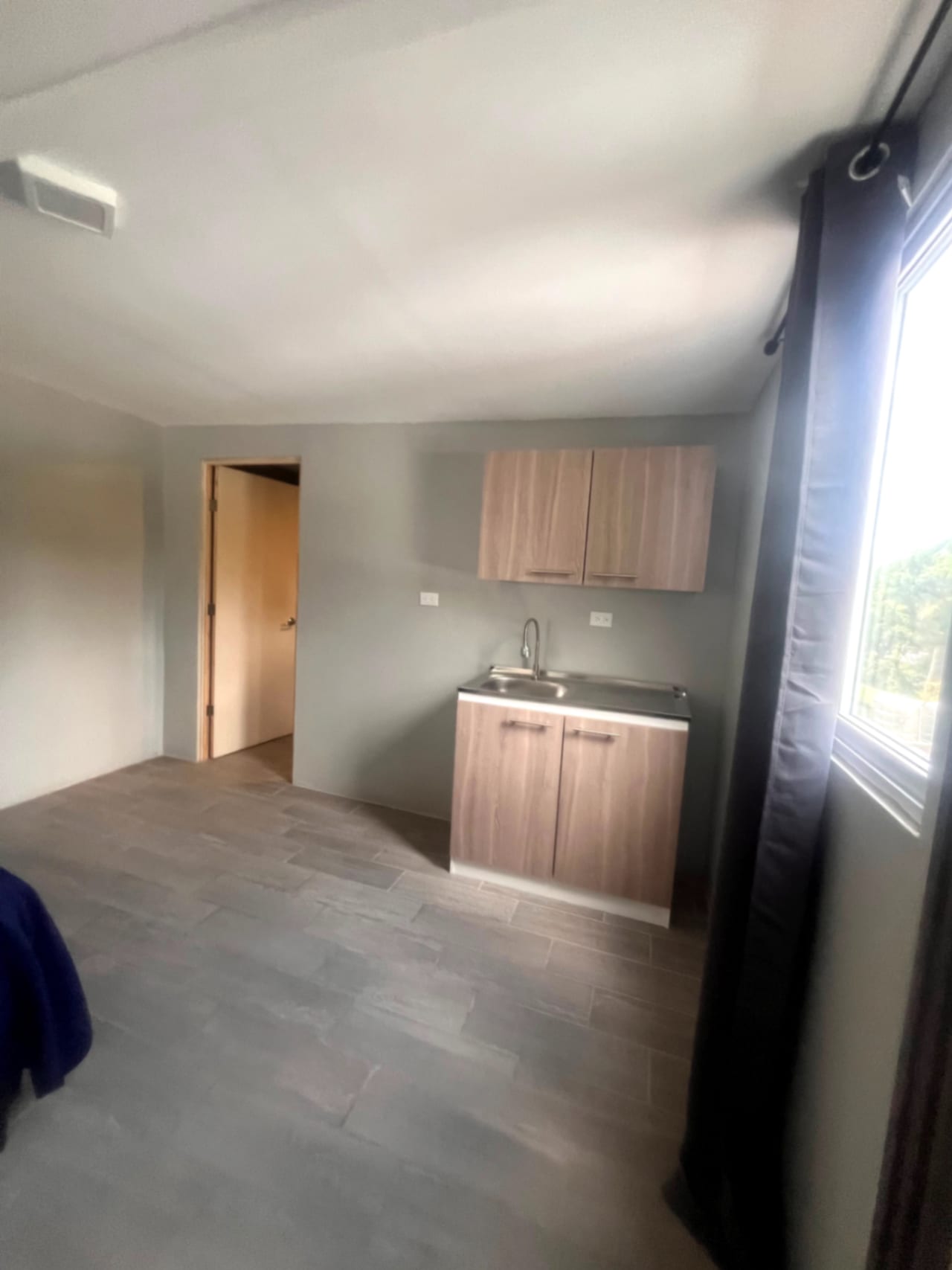 Apartamento Amueblado en Renta | Santander Zona 10 — Apartamento en Alquiler en Zona 10, Guatemala, Ciudad — foto 3 de 13