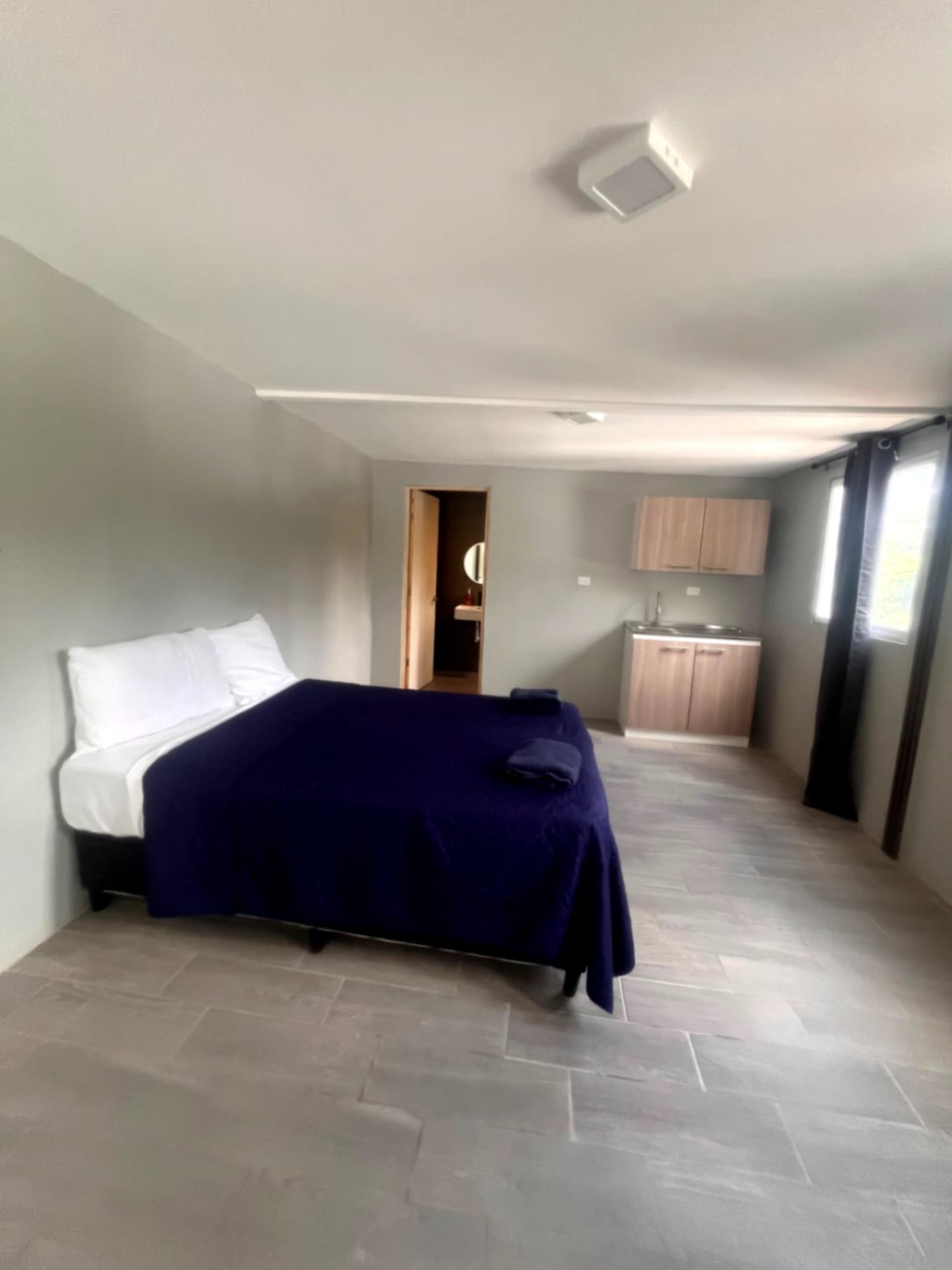 Apartamento Amueblado en Renta | Santander Zona 10 — Apartamento en Alquiler en Zona 10, Guatemala, Ciudad — foto 1 de 13