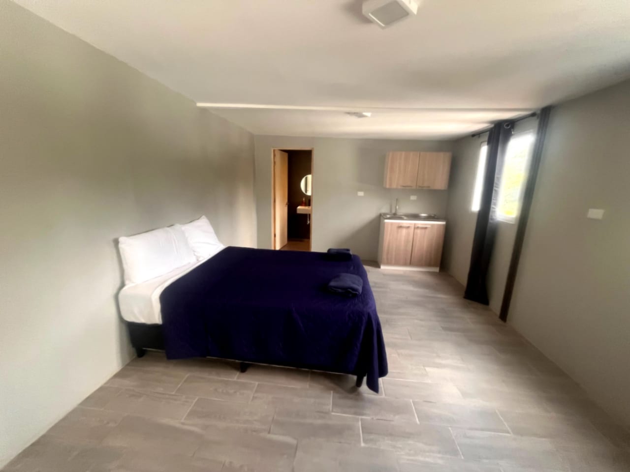 Apartamento Amueblado en Renta | Santander Zona 10 — Apartamento en Alquiler en Zona 10, Guatemala, Ciudad — foto 4 de 13