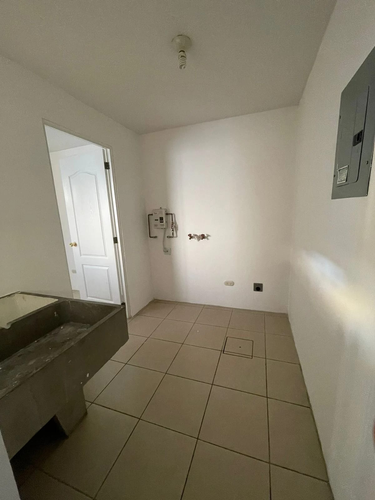 Casa en Venta en Bosques de San Marino, Ciudad San Cristobal, zona 8 de Mixco — Casa en Venta en Zona 8 Mixco, Guatemala, Ciudad — foto 3 de 14