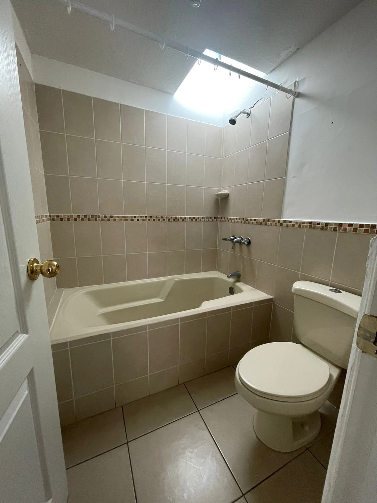 Casa en Venta en Bosques de San Marino, Ciudad San Cristobal, zona 8 de Mixco — Casa en Venta en Zona 8 Mixco, Guatemala, Ciudad — foto 4 de 14