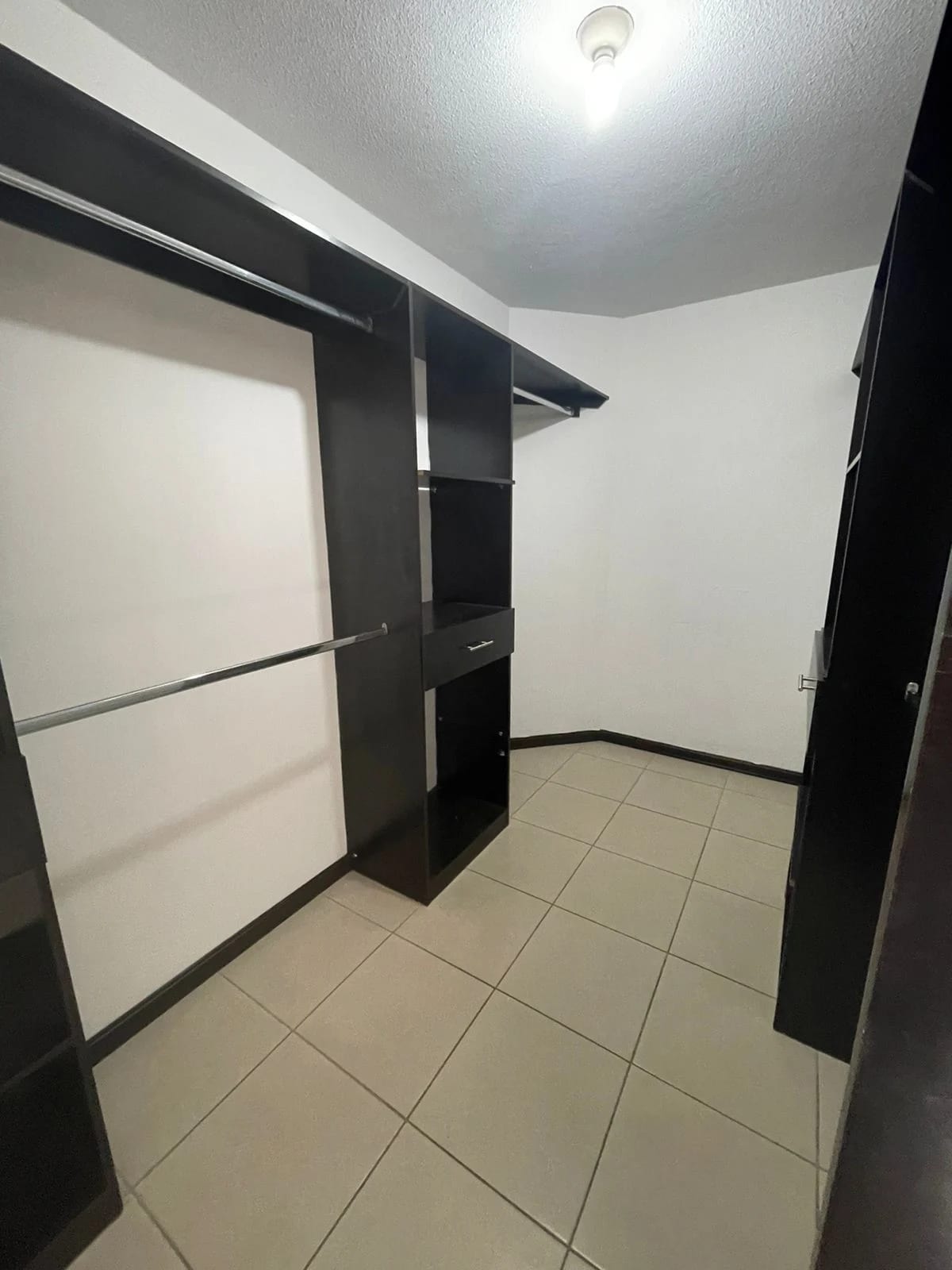 Casa en Venta en Bosques de San Marino, Ciudad San Cristobal, zona 8 de Mixco — Casa en Venta en Zona 8 Mixco, Guatemala, Ciudad — foto 5 de 14