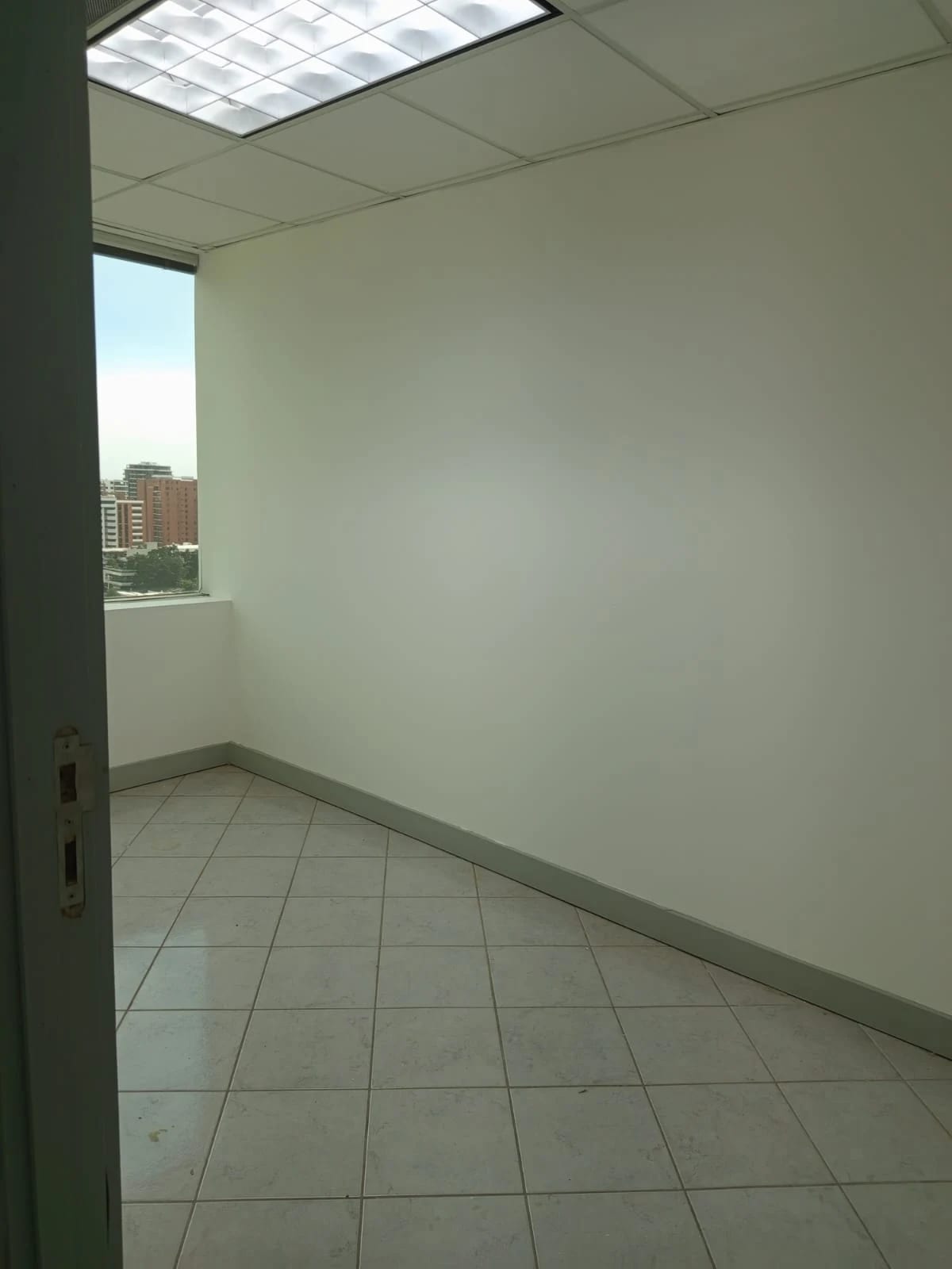 Se renta mega oficina en zona 14 — Oficina en Alquiler en Exedra, Zona 14, Guatemala, Ciudad — foto 10 de 13