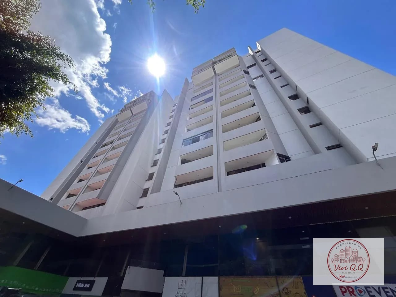 Apartamento en renta Zona 10 sobre Avenida Reforma — Apartamento en Alquiler en Zona 10, Guatemala, Ciudad — foto 1 de 9