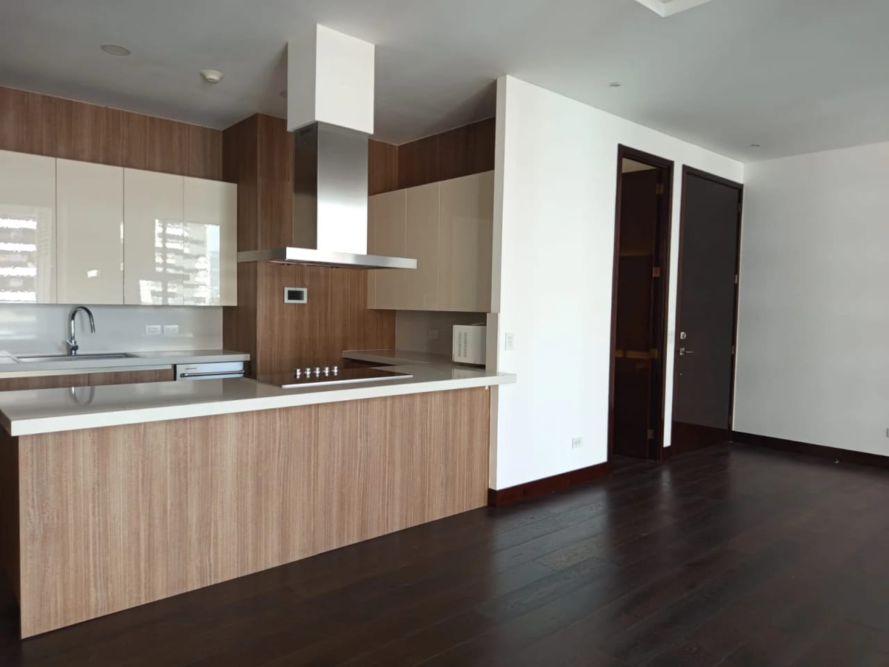 Apartamento en Zona 14 — Disponible en Venta y Renta — Apartamento en Alquiler en Zona 14, Guatemala, Ciudad — foto 3 de 17