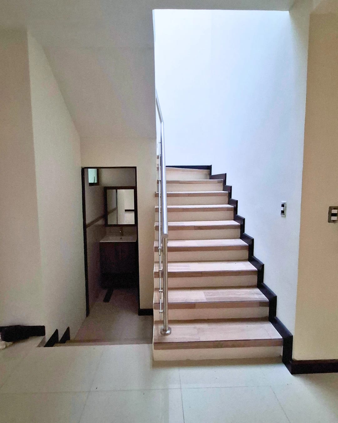 Casa en venta en zona 16, entrega inmediata. — Casa en Venta en Hacienda Real, Zona 16, Guatemala, Ciudad — foto 4 de 9