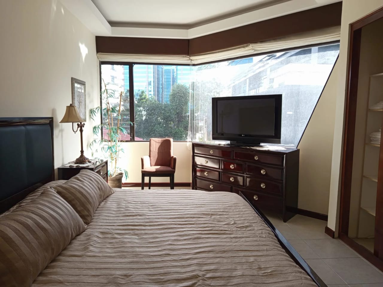 Apartamento Amueblado en Zona 14 (renta / Venta) — Apartamento en Alquiler en Zona 14, Guatemala, Ciudad — foto 12 de 17