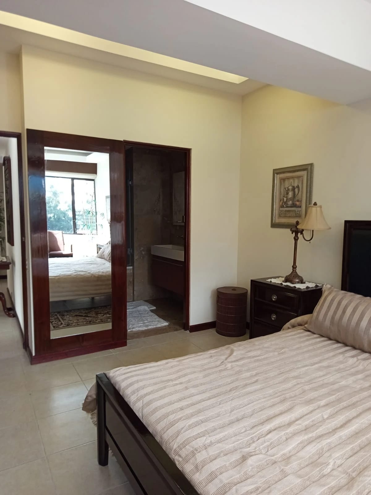 Apartamento Amueblado en Zona 14 (renta / Venta) — Apartamento en Alquiler en Zona 14, Guatemala, Ciudad — foto 13 de 17