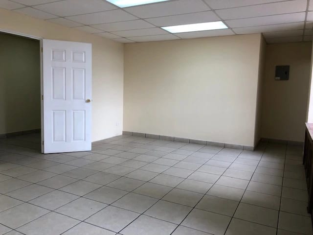 Se Renta Oficina en Zona 9 — Oficina en Alquiler en Zona 9, Guatemala, Ciudad — foto 1 de 17