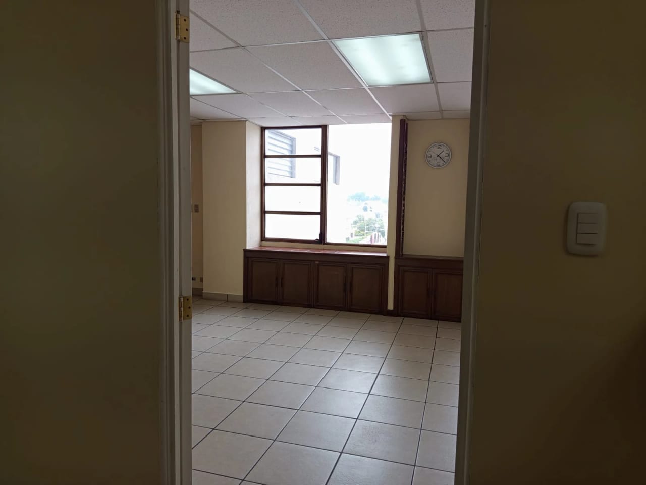 Se Renta Oficina en Zona 9 — Oficina en Alquiler en Zona 9, Guatemala, Ciudad — foto 5 de 17