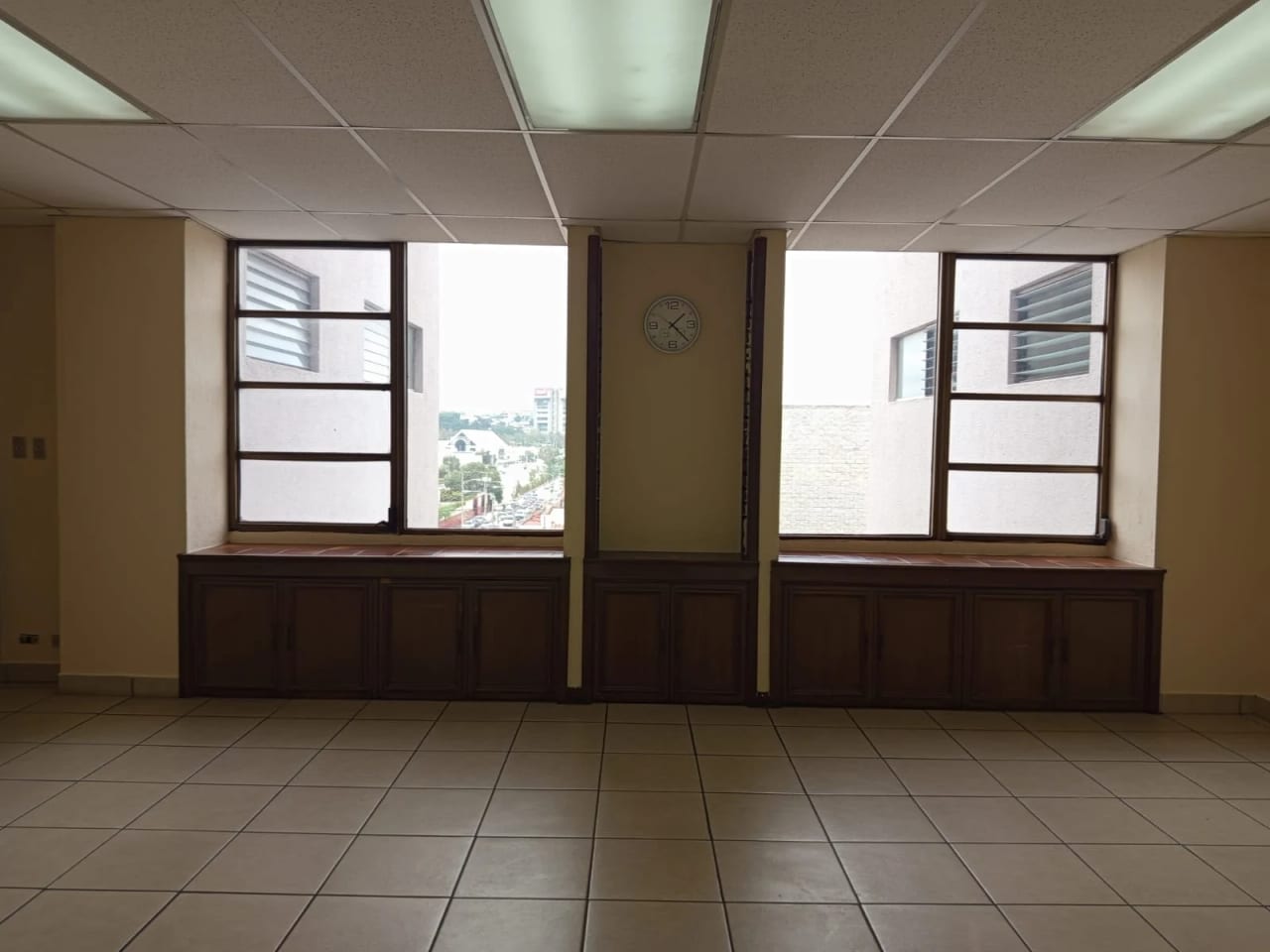 Se Renta Oficina en Zona 9 — Oficina en Alquiler en Zona 9, Guatemala, Ciudad — foto 4 de 17