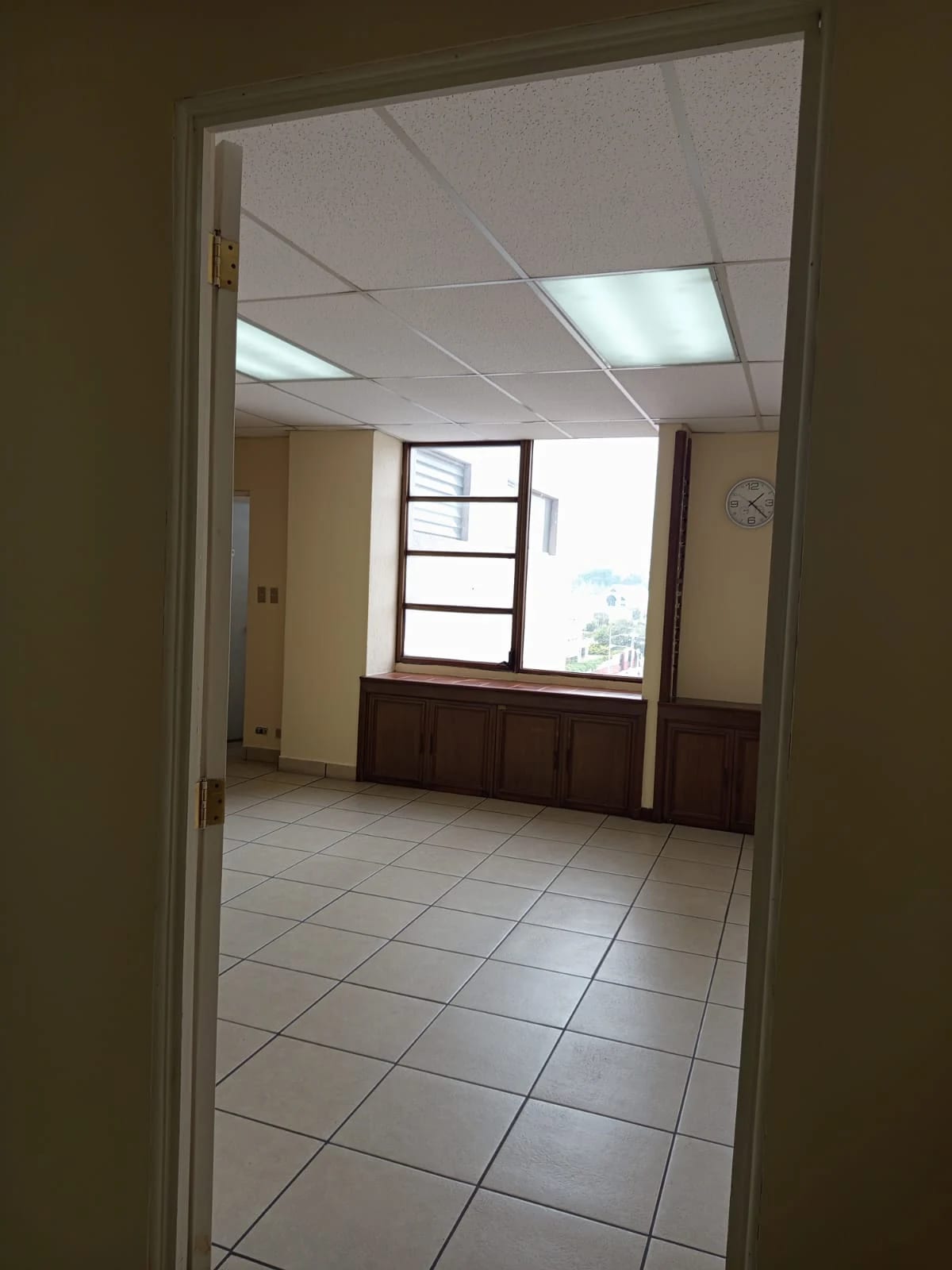 Se Renta Oficina en Zona 9 — Oficina en Alquiler en Zona 9, Guatemala, Ciudad — foto 6 de 17