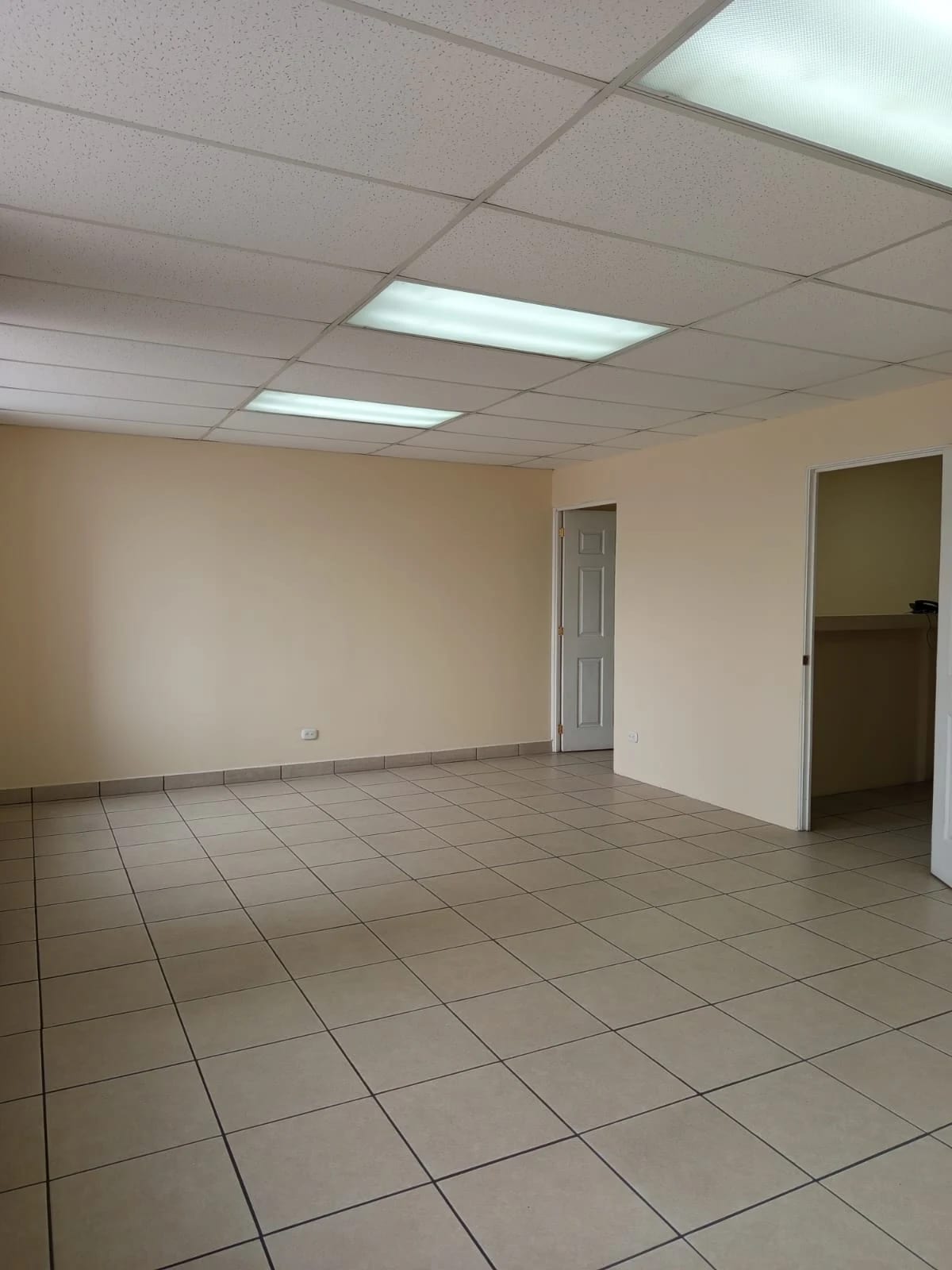 Se Renta Oficina en Zona 9 — Oficina en Alquiler en Zona 9, Guatemala, Ciudad — foto 10 de 17