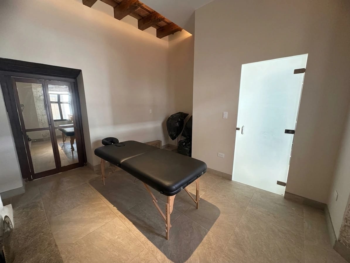 Espacio Comercial en Renta en Antigua Guatemala — Clínica en Alquiler en Antigua, Sacatepéquez — foto 2 de 3