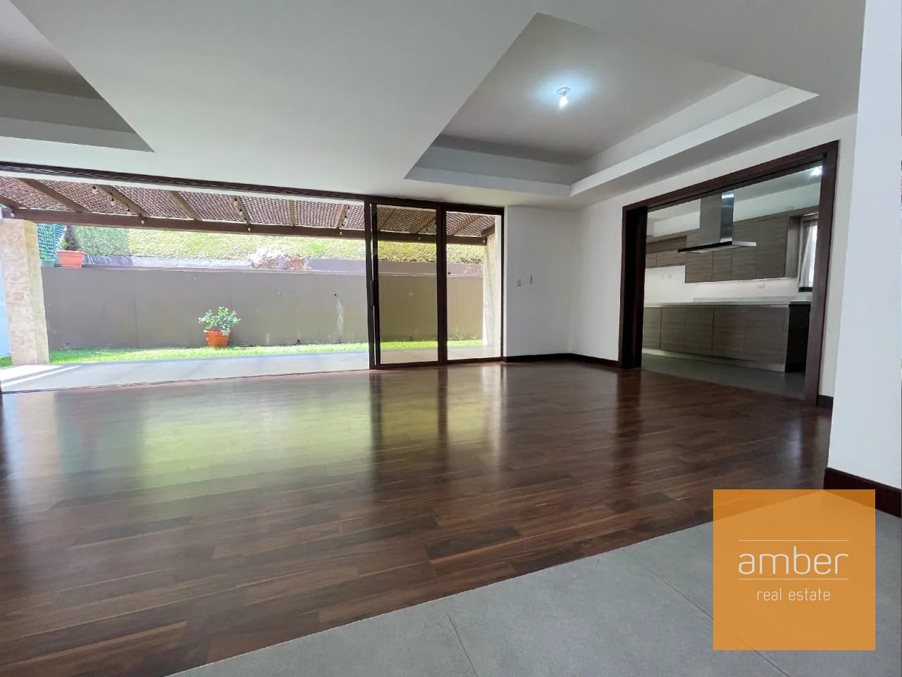 Casa en Lomas de San Isidro, zona 16 — Casa en Venta en Lomas de San Isidro, Zona 16, Guatemala, Ciudad — foto 2 de 11